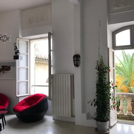 Appartement A La Roquette, Dans L'Hotel De Divonne, Classe. Arles Kültér fotó