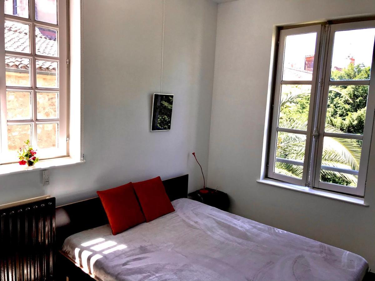 Appartement A La Roquette, Dans L'Hotel De Divonne, Classe. Arles Kültér fotó