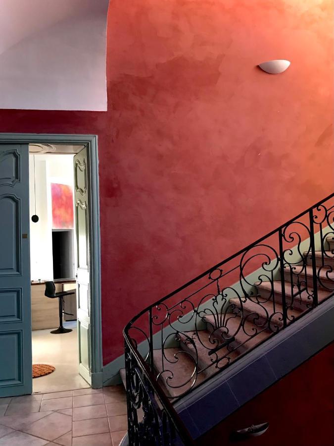 Appartement A La Roquette, Dans L'Hotel De Divonne, Classe. Arles Kültér fotó